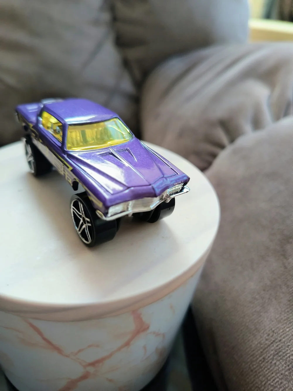 Hot Wheels 1971 Buick Riviera  1/64 Scale